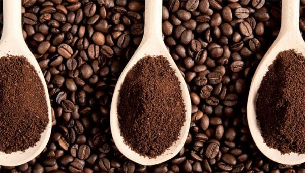 bột cà phê trị thâm